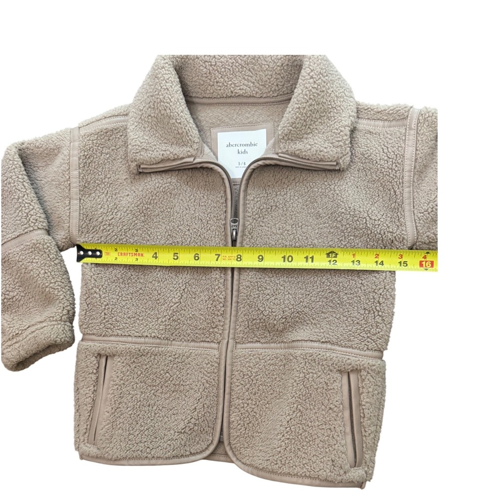 Abercrombie Kids Tan Faux Shearling Teddy Zip Up Jacket Size 5/6 Beige Fleece - Picture 4 of 5